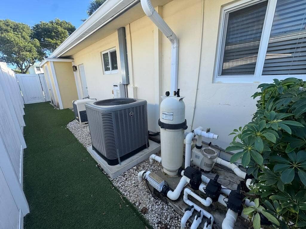 330 SE 10TH Street, Pompano Beach, FL 33060 dd4d8226-18b3-4a2d-855f-7613d8da2bfc