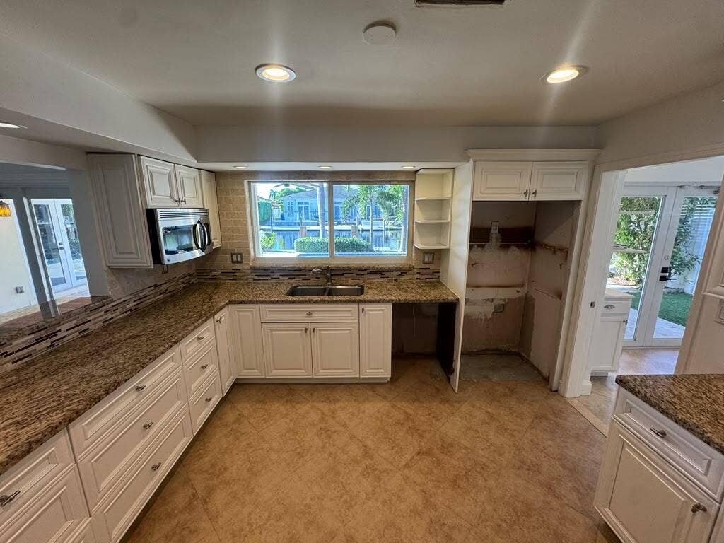 330 SE 10TH Street, Pompano Beach, FL 33060 ad746f59-943e-427d-ac9c-09cede2a52a6