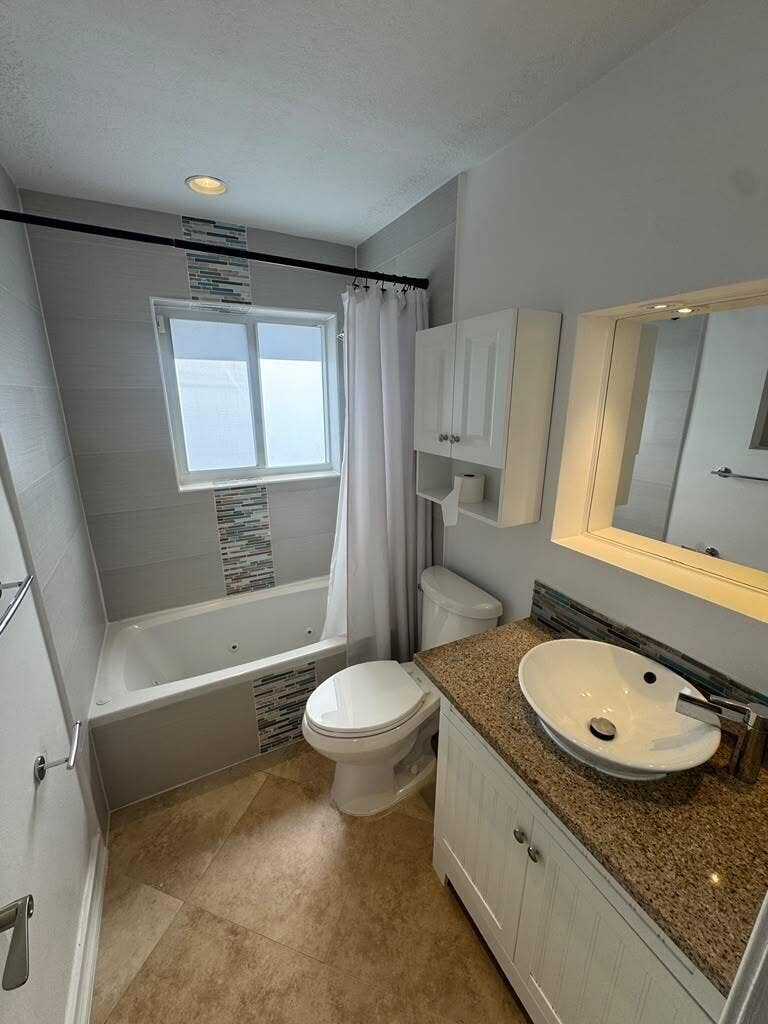 330 SE 10TH Street, Pompano Beach, FL 33060 e5866ec9-ea3c-4645-ae08-e80183e1b505