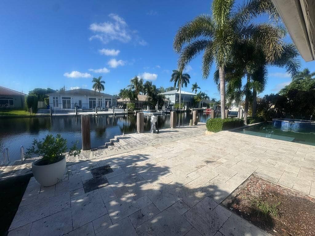 330 SE 10TH Street, Pompano Beach, FL 33060 160ab5cd-550f-4c36-9ee7-2e802cd5ae37