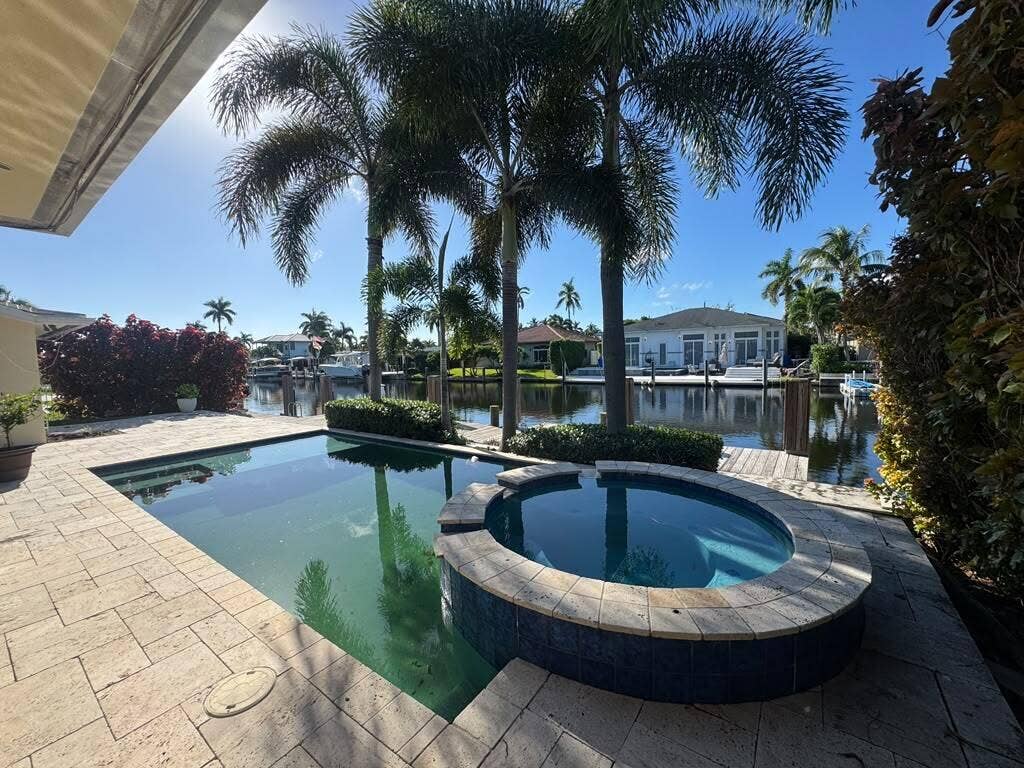 330 SE 10TH Street, Pompano Beach, FL 33060 9f583d17-6ad8-44df-b915-038e228c8681