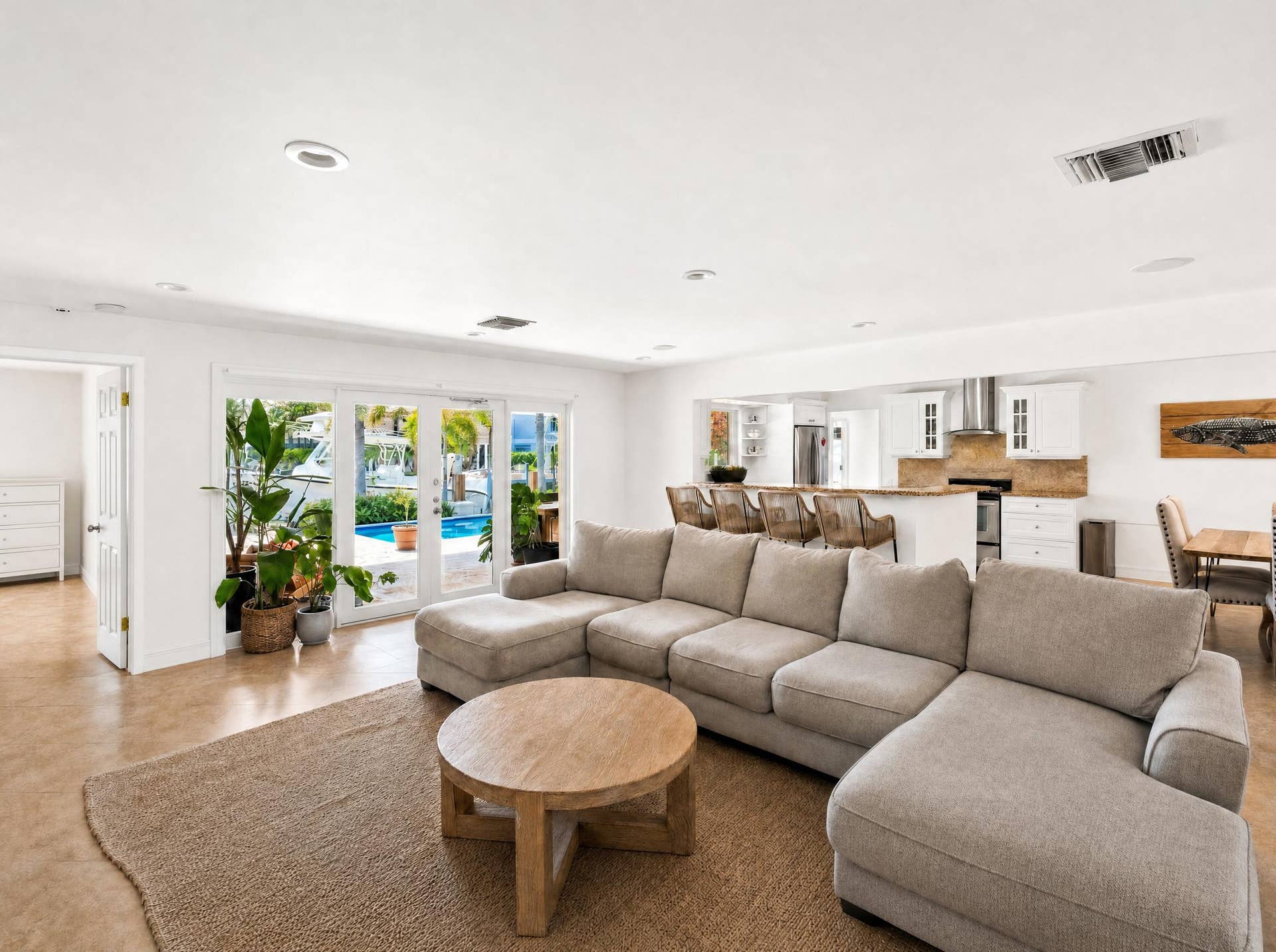 330 SE 10TH Street, Pompano Beach, FL 33060 5
