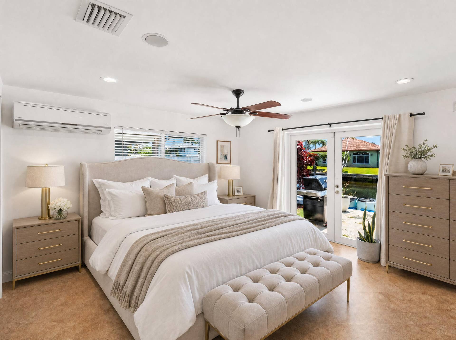 330 SE 10TH Street, Pompano Beach, FL 33060 9