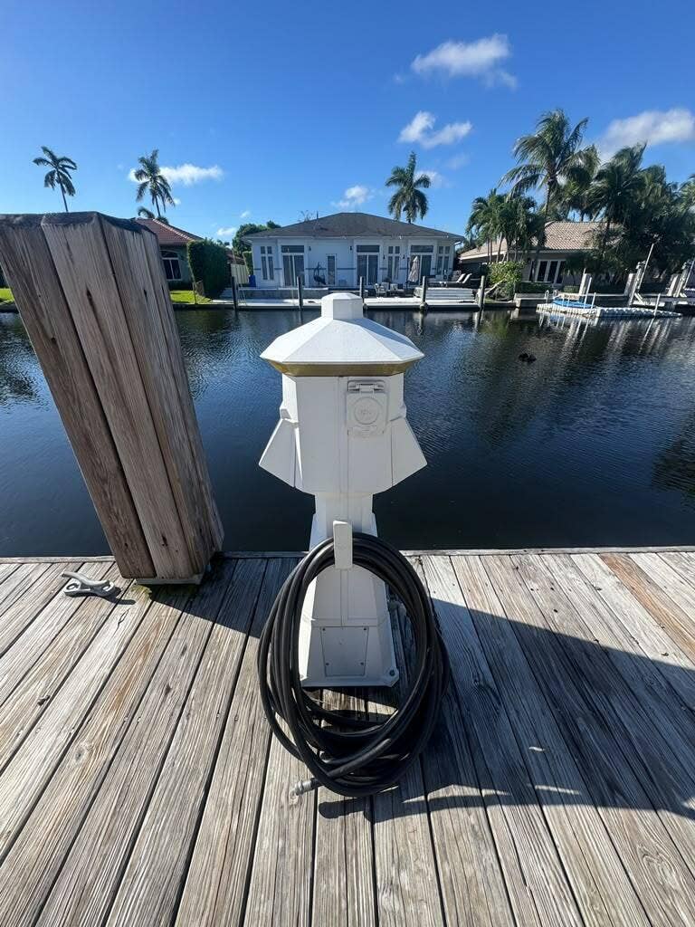 330 SE 10TH Street, Pompano Beach, FL 33060 49d85ef9-4b73-41ef-ba40-3ec0c38002c7