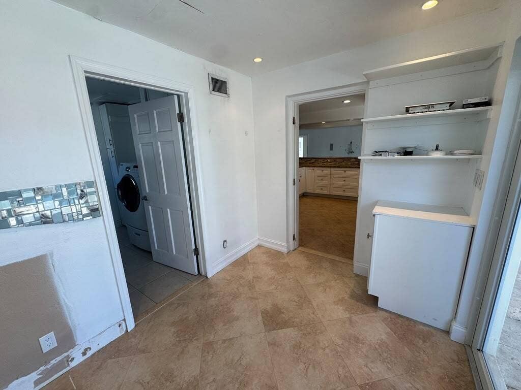 330 SE 10TH Street, Pompano Beach, FL 33060 a295c746-481a-4adb-9ce3-057ee6026800