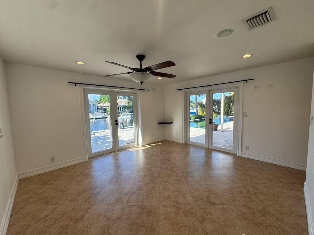 330 SE 10TH Street, Pompano Beach, FL 33060 f2e75ef3-a1ea-49ff-858d-24e0178034bb