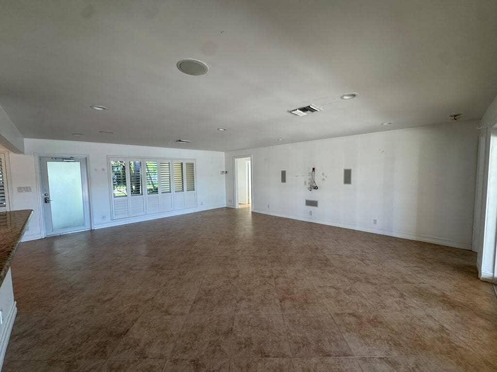 330 SE 10TH Street, Pompano Beach, FL 33060 74510b41-50fc-491a-a0d7-00664e114fdc