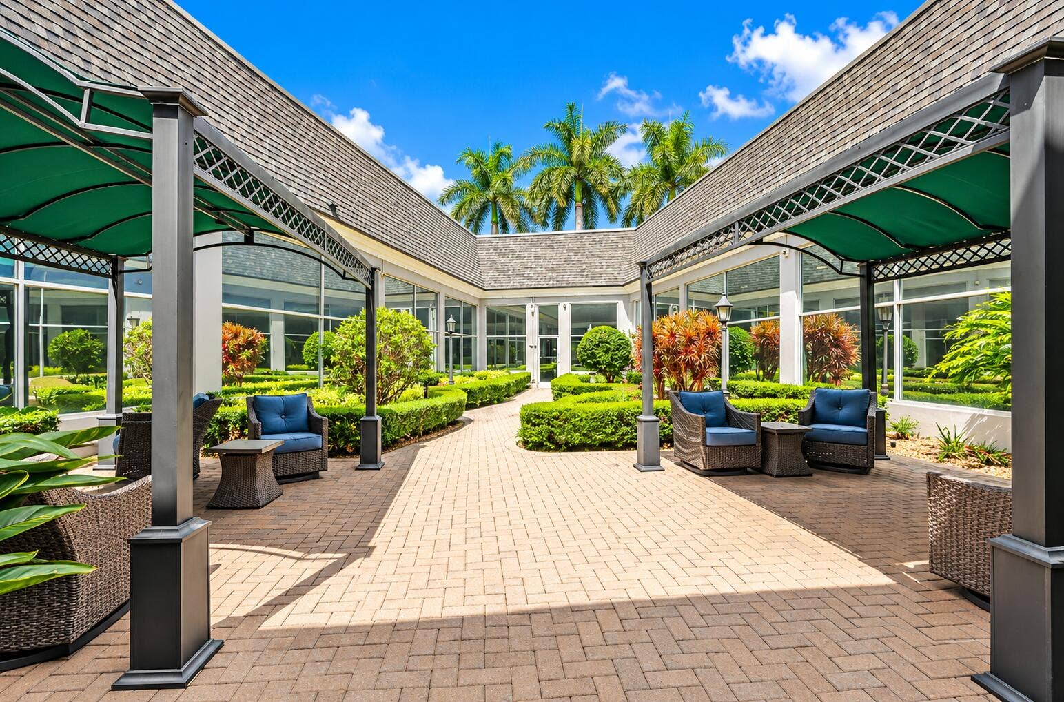 220 Tuscany D, Delray Beach, FL 33446 community outdoor lounge space