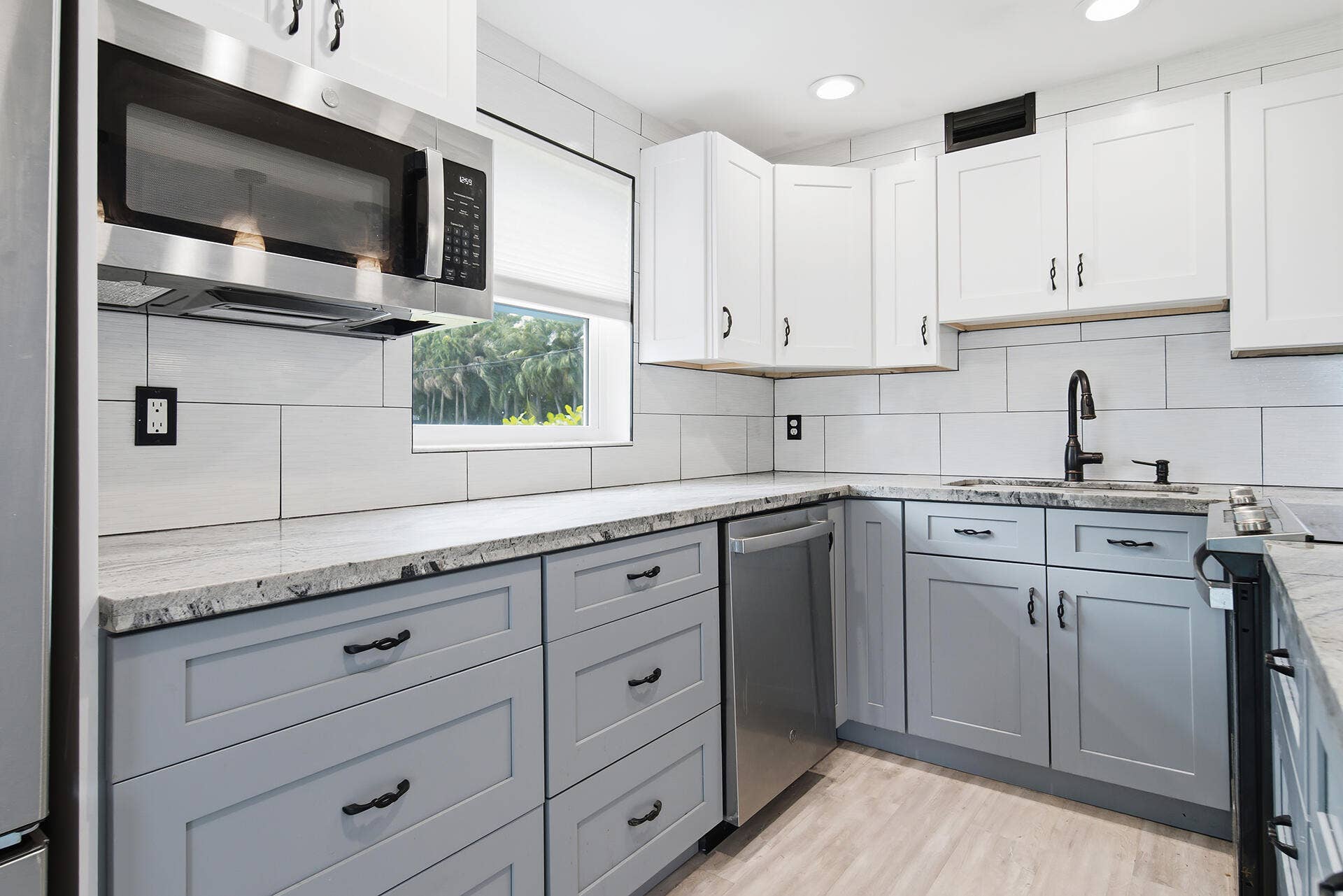 220 Tuscany D, Delray Beach, FL 33446 SOFT CLOSE CABINETRY