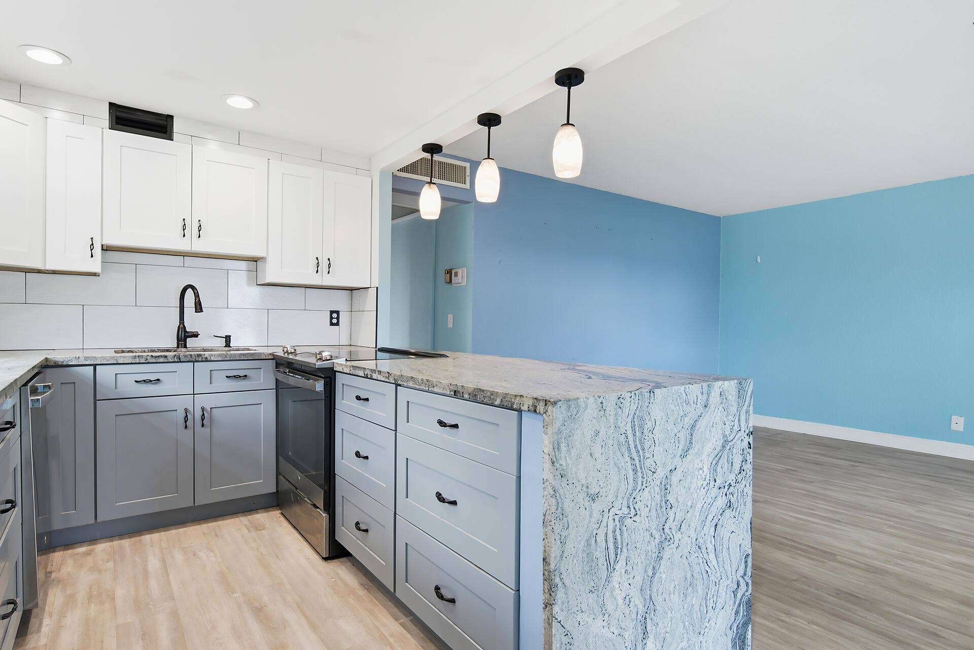 220 Tuscany D, Delray Beach, FL 33446 GRANITE COUNTERS