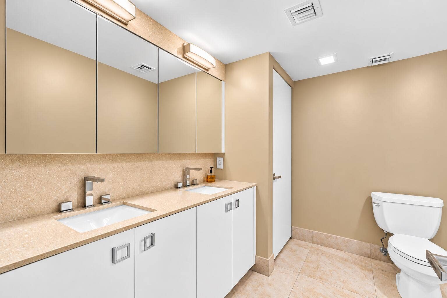 3250 S Ocean Boulevard, #306S, Palm Beach, FL 33480 Guest Bathroom