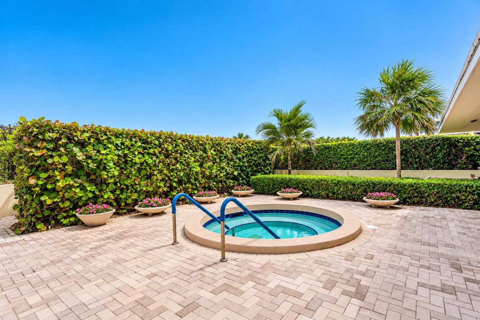 3250 S Ocean Boulevard, #306S, Palm Beach, FL 33480 Hot Tub