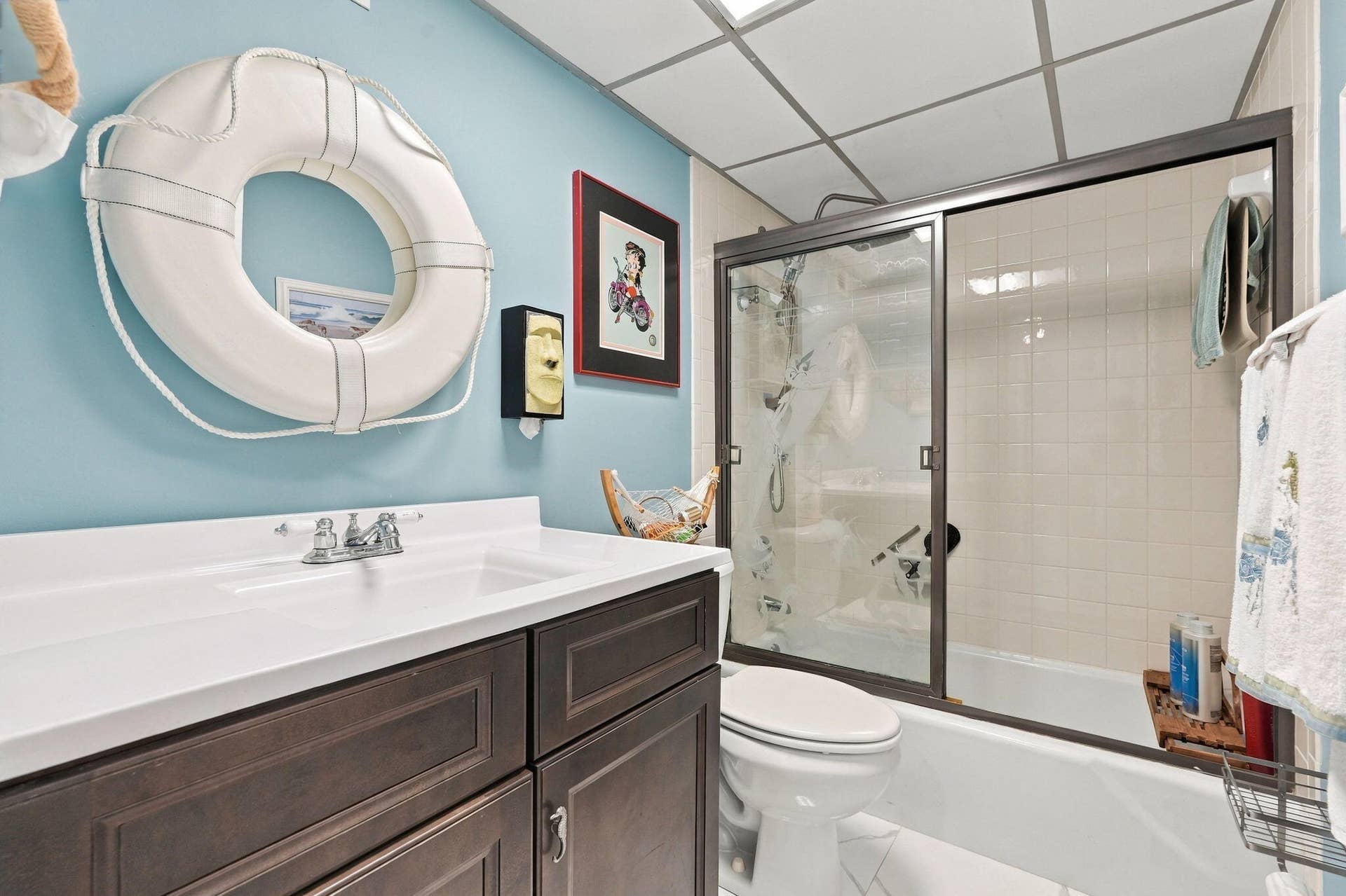145 S OCEAN Avenue, #611, Palm Beach Shores, FL 33404 Guest Bathroom