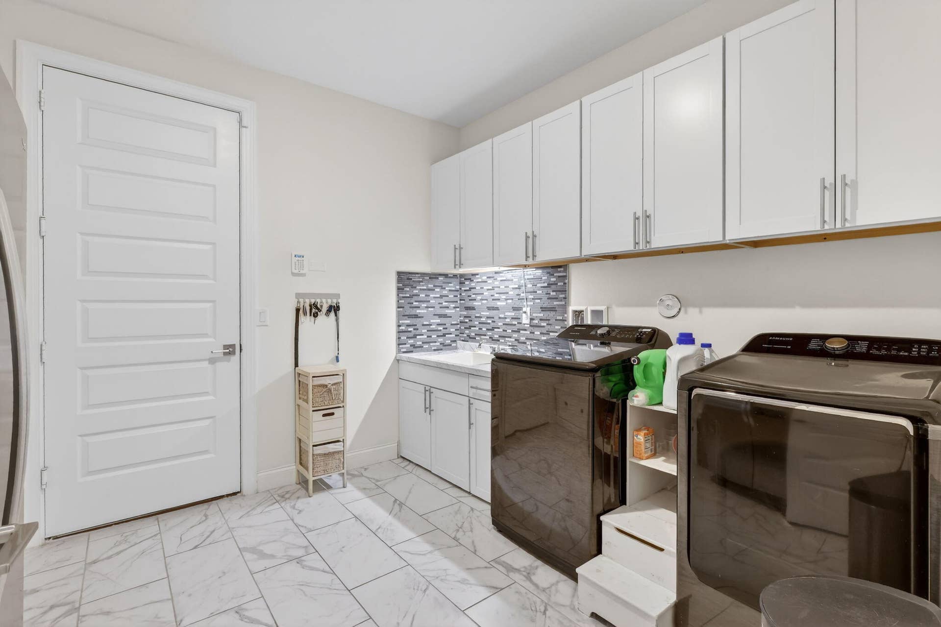 6350 NW SWEETWOOD Drive, Port St Lucie, FL 34987 33-web-or-mls-5P1A1819