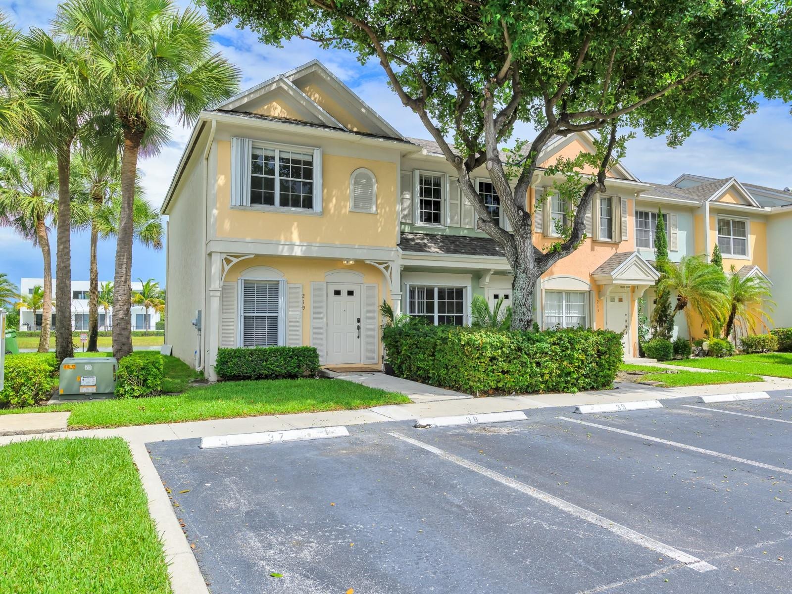 219 Mallory Court, Weston, FL 33326 Photo 3