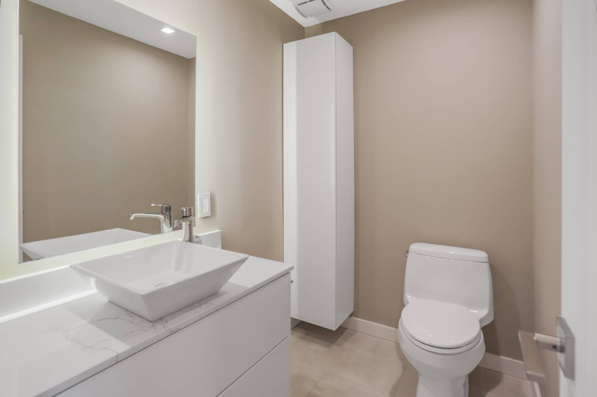 3001 W ROLLING HILLS Circle, #708, Davie, Davie, FL 33328 Half Bath