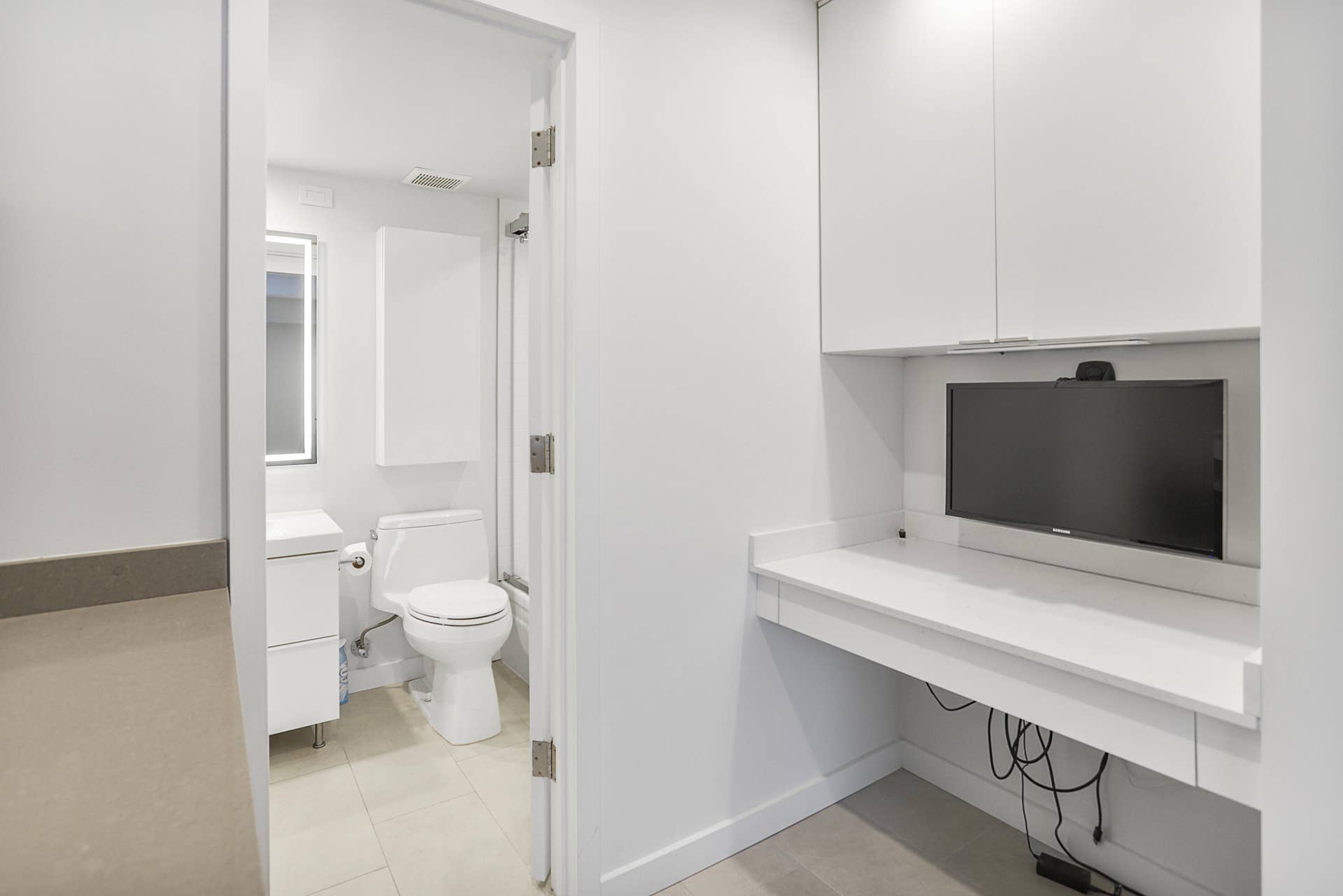 3001 W ROLLING HILLS Circle, #708, Davie, Davie, FL 33328 Office 1