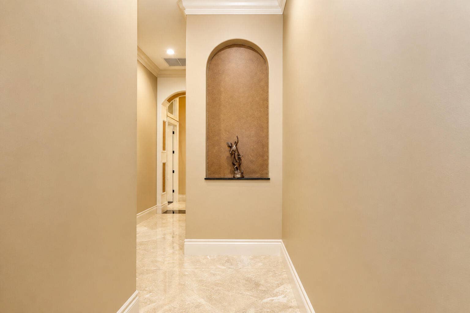 15855 Barnstormer Court, Wellington, FL 33414 75 Hall Ways