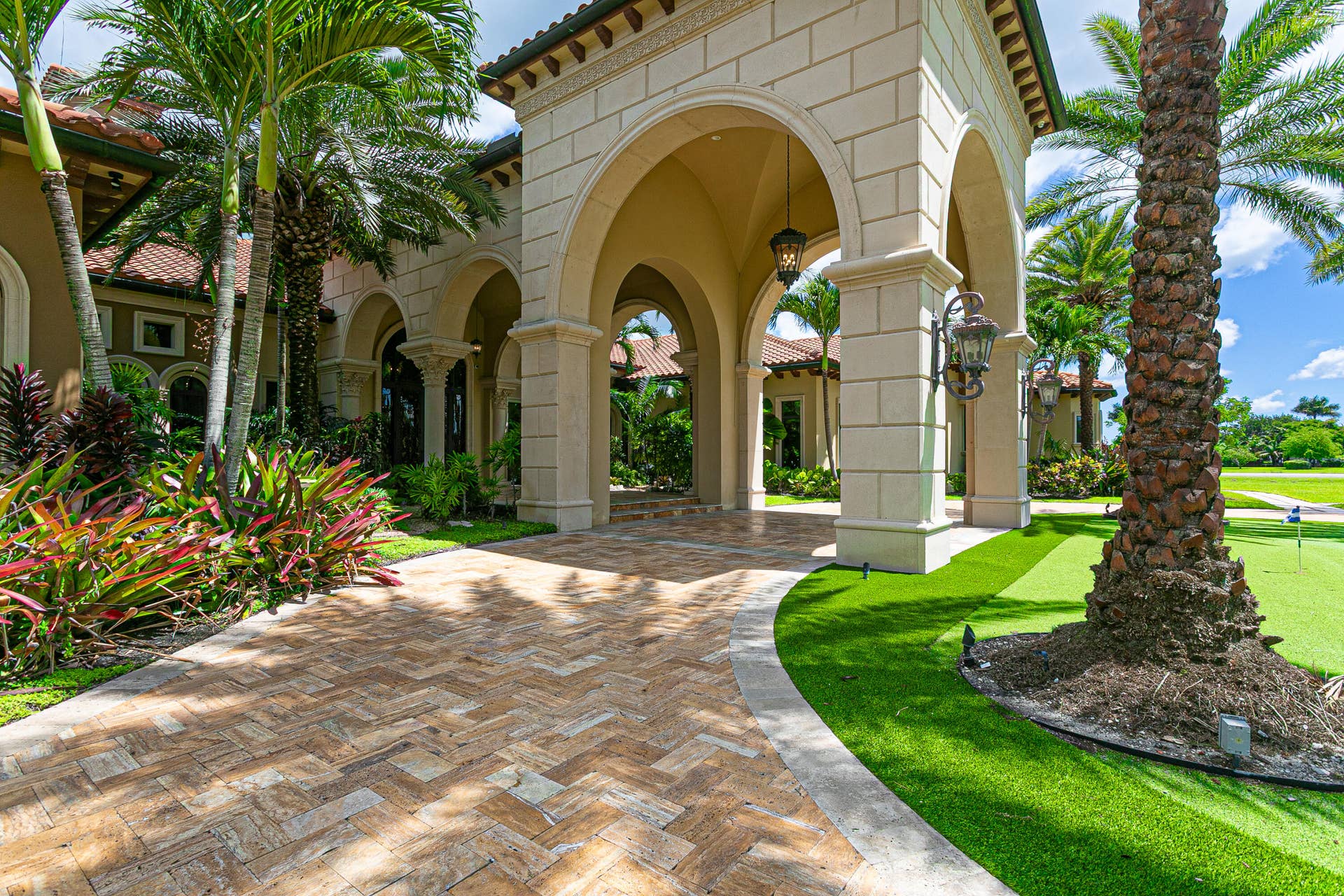 15855 Barnstormer Court, Wellington, FL 33414 21 Circler Driveway