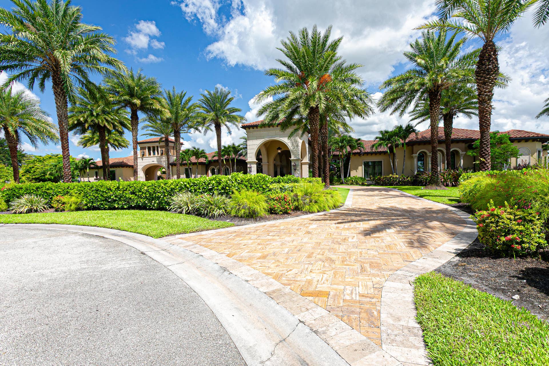 15855 Barnstormer Court, Wellington, FL 33414 18 Circler Driveway