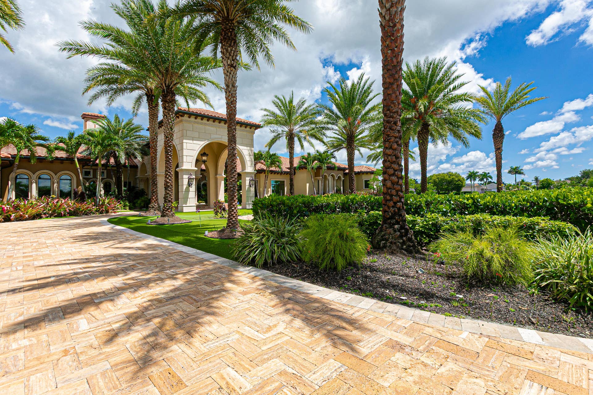 15855 Barnstormer Court, Wellington, FL 33414 20 Circler Driveway