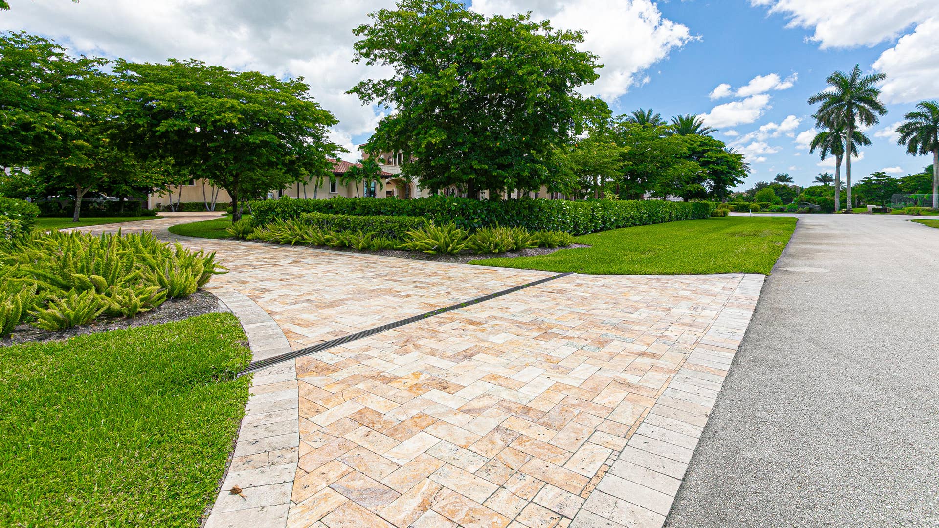 15855 Barnstormer Court, Wellington, FL 33414 24 Second Driveway
