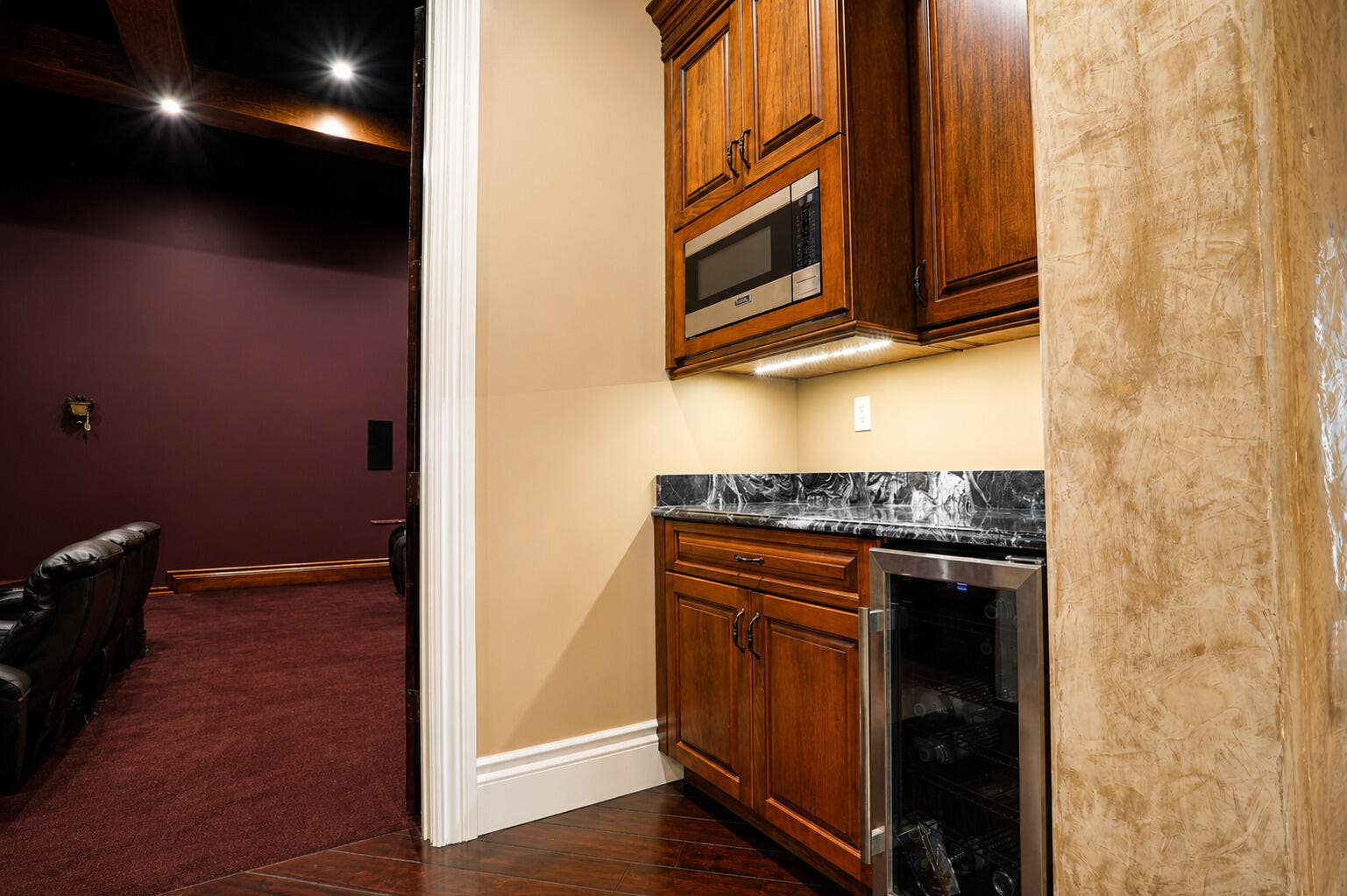 15855 Barnstormer Court, Wellington, FL 33414 76 Theater Fridg & Microwave