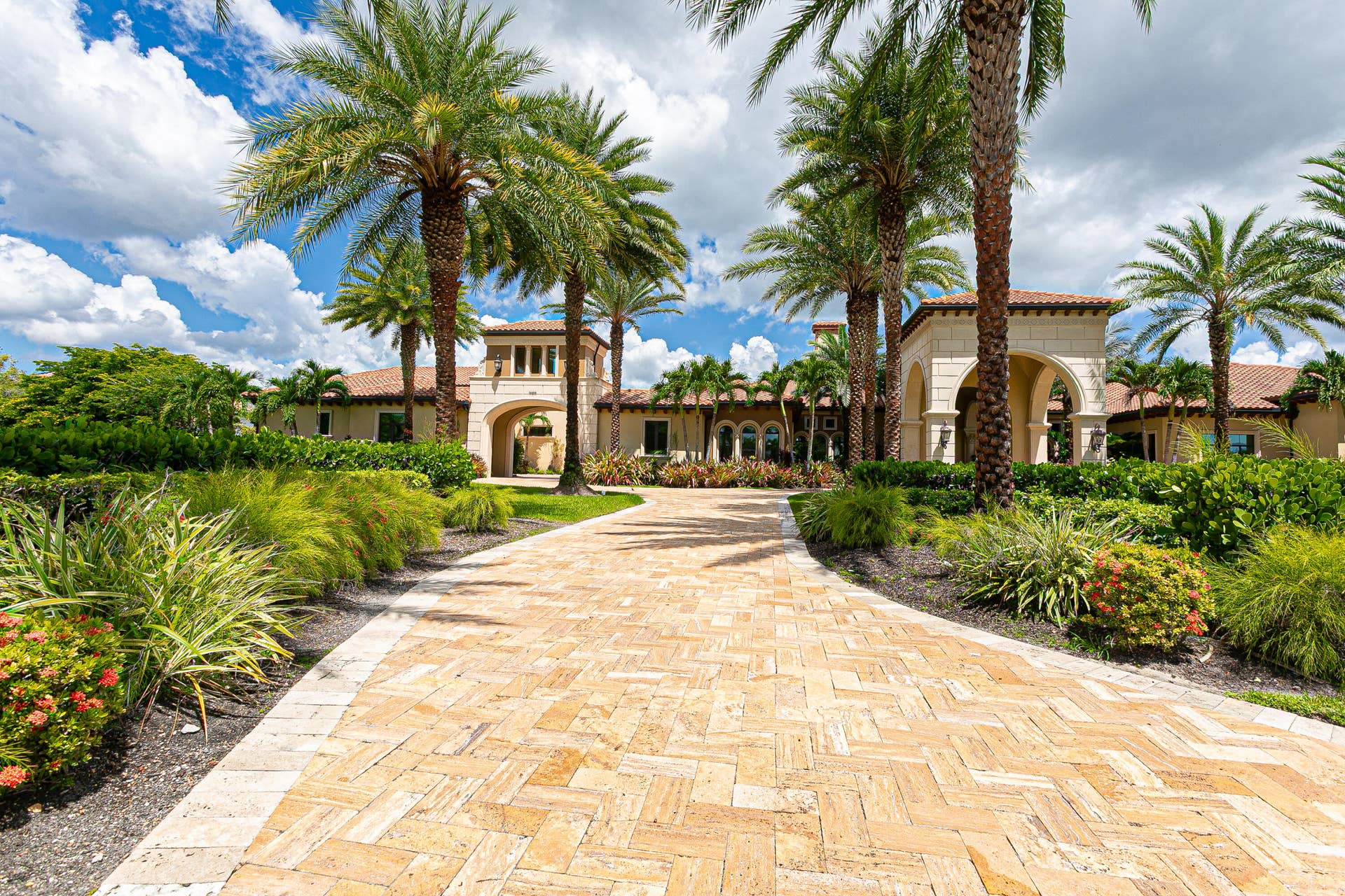 15855 Barnstormer Court, Wellington, FL 33414 19 Circler Driveway