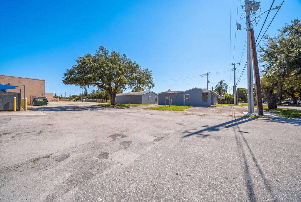 1900 N 66TH Avenue, Hollywood, FL 33024 britholly12