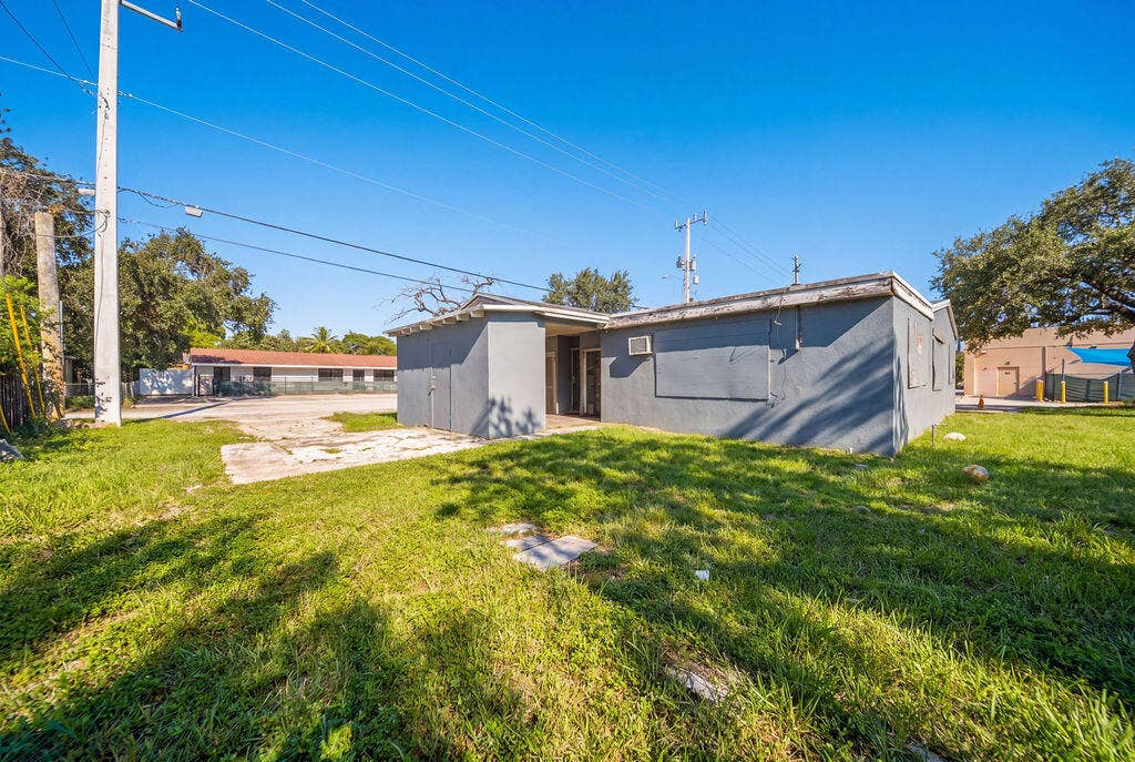 1900 N 66TH Avenue, Hollywood, FL 33024 britholly9