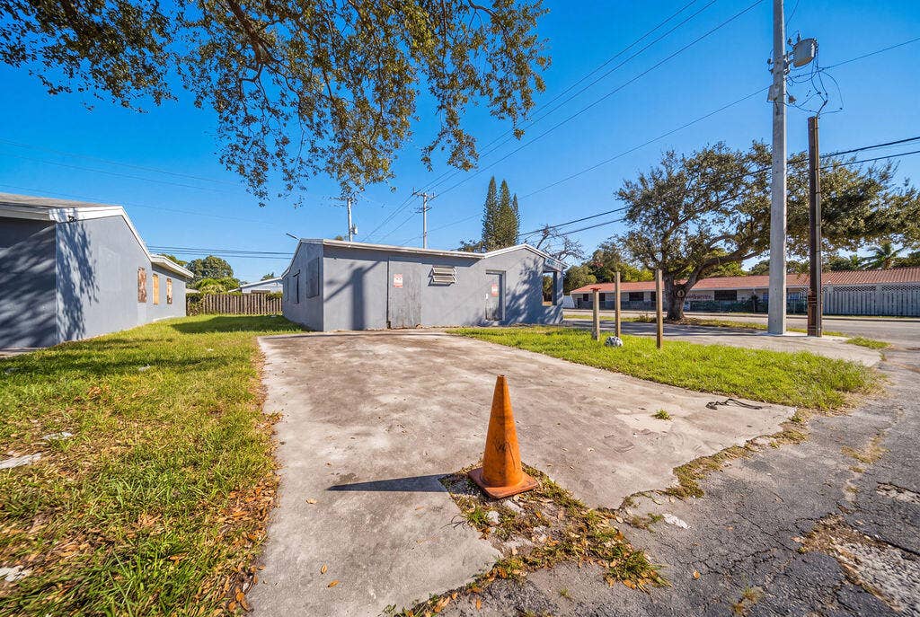 1900 N 66TH Avenue, Hollywood, FL 33024 britholly3