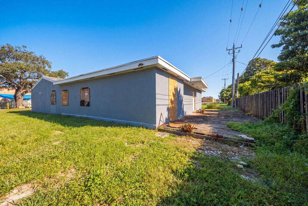 1900 N 66TH Avenue, Hollywood, FL 33024 britholly8