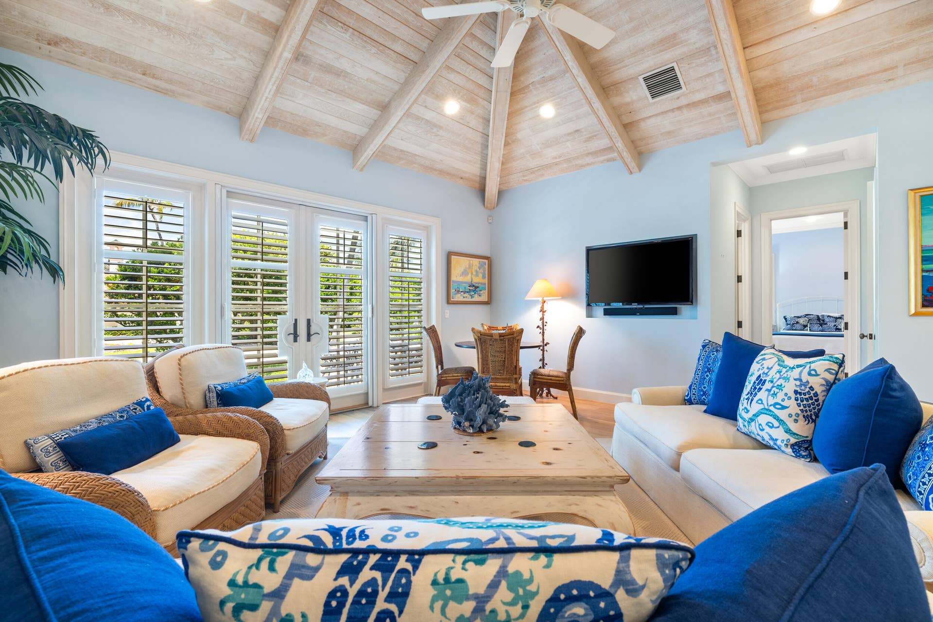 11300 Turtle Beach Road, #7, North Palm Beach, FL 33408 Vaulted Ceiling
