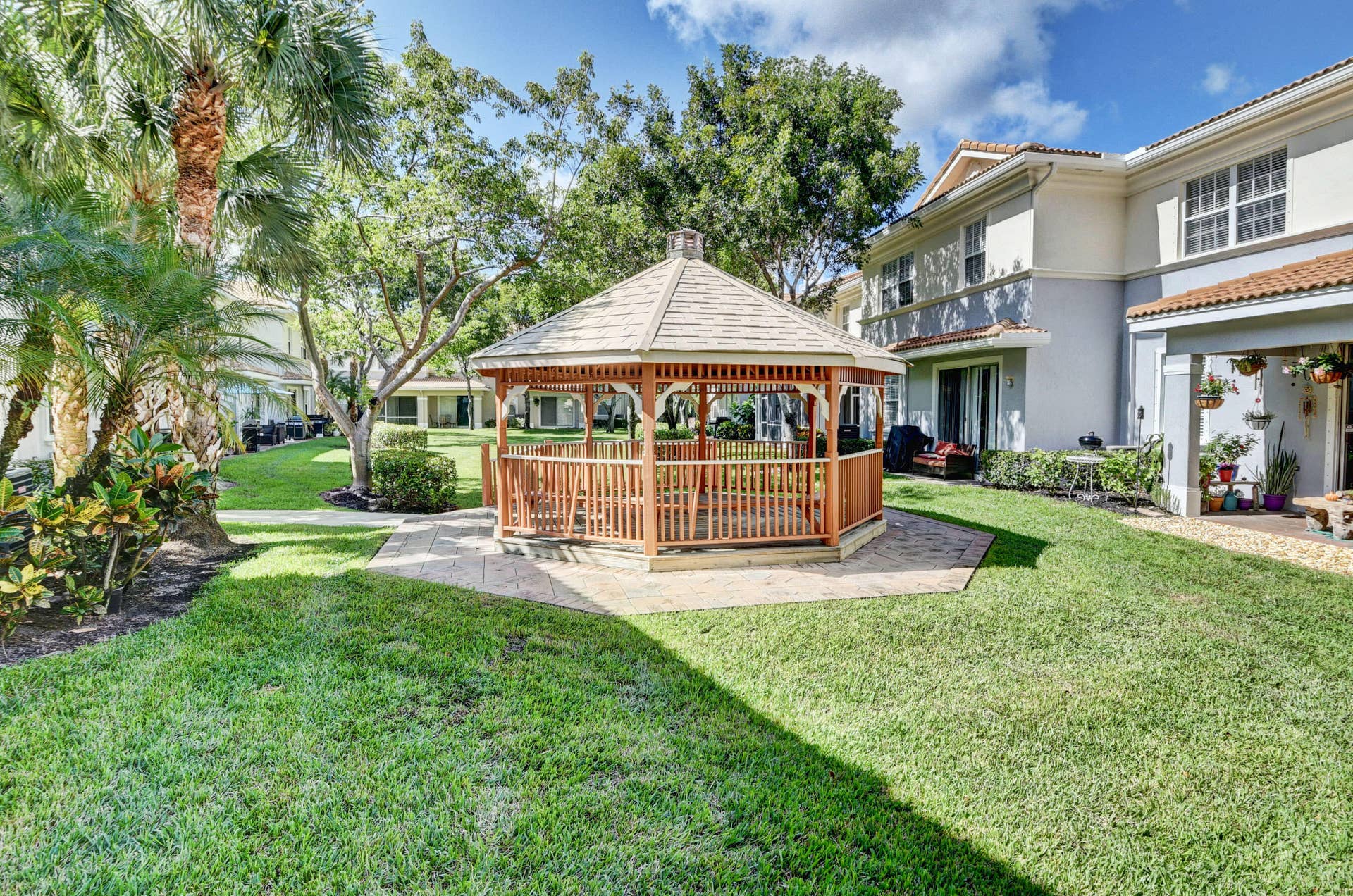 4353 Legacy Court, Delray Beach, FL 33445 Community gazebo and landscaped green space.