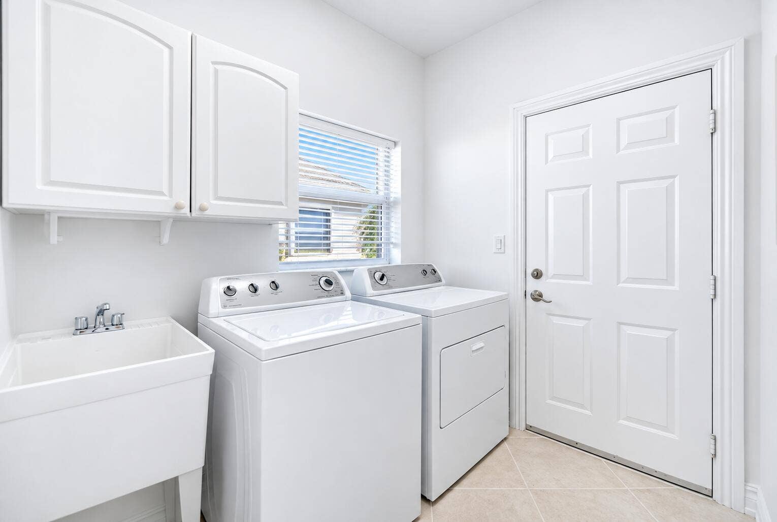 11289 NW 65TH Manor, Parkland, FL 33076 Bright Minimalist Laundry Room-2