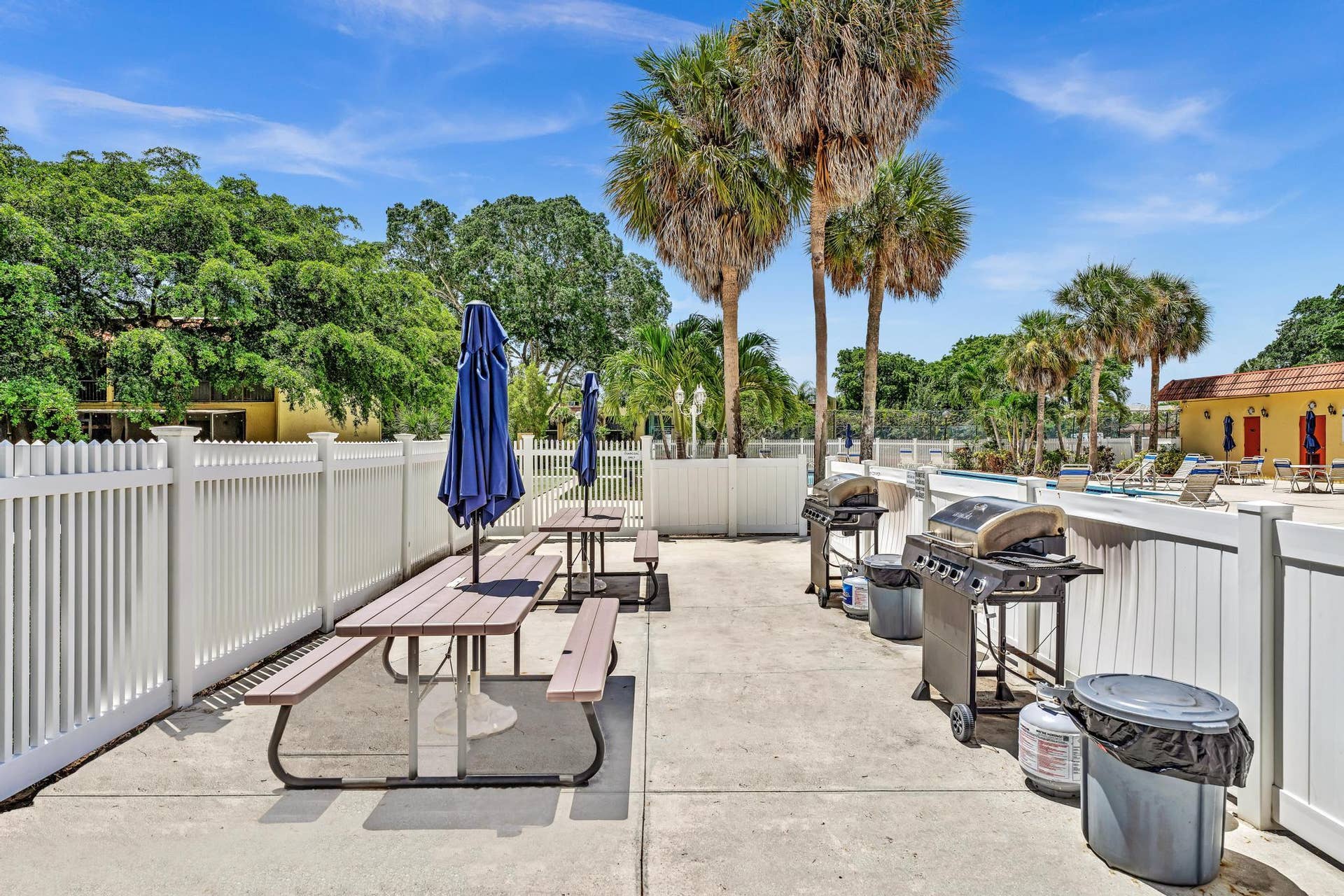 912 SW 9TH STREET Circle, #105, Boca Raton, FL 33486 BBQ Area