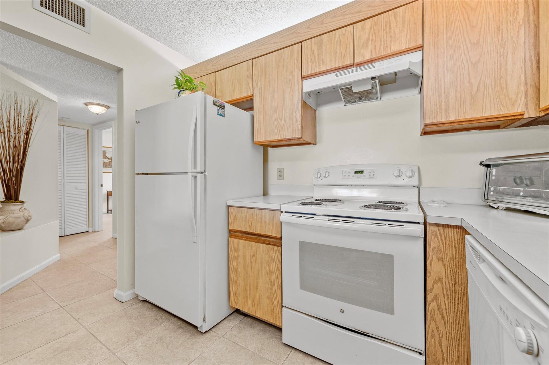 405 LIBERTY Court, #405, Deerfield Beach, FL 33442 Photo 12