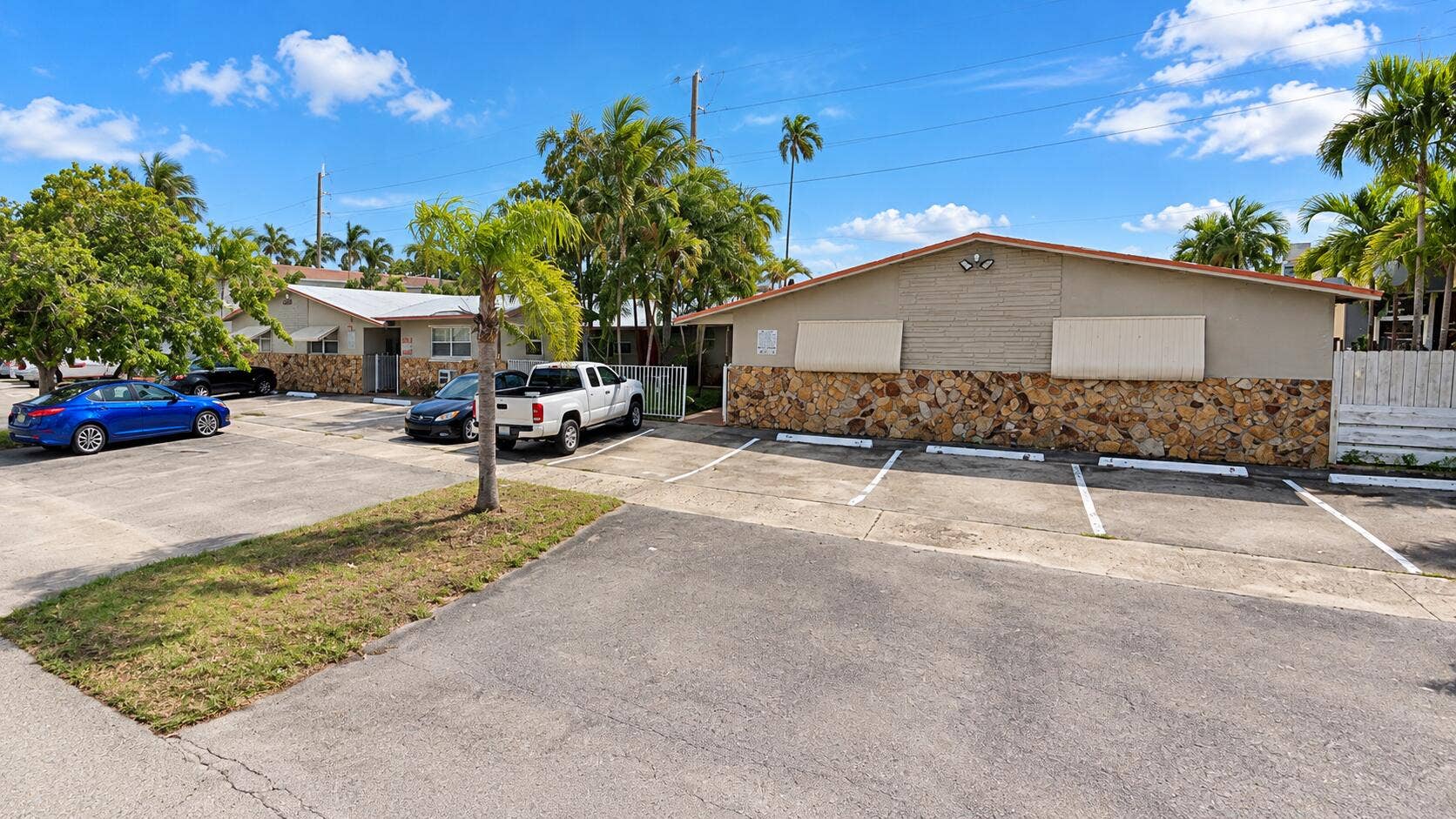 704 NE 8th Street, #4, Hallandale Beach, FL 33009 Building