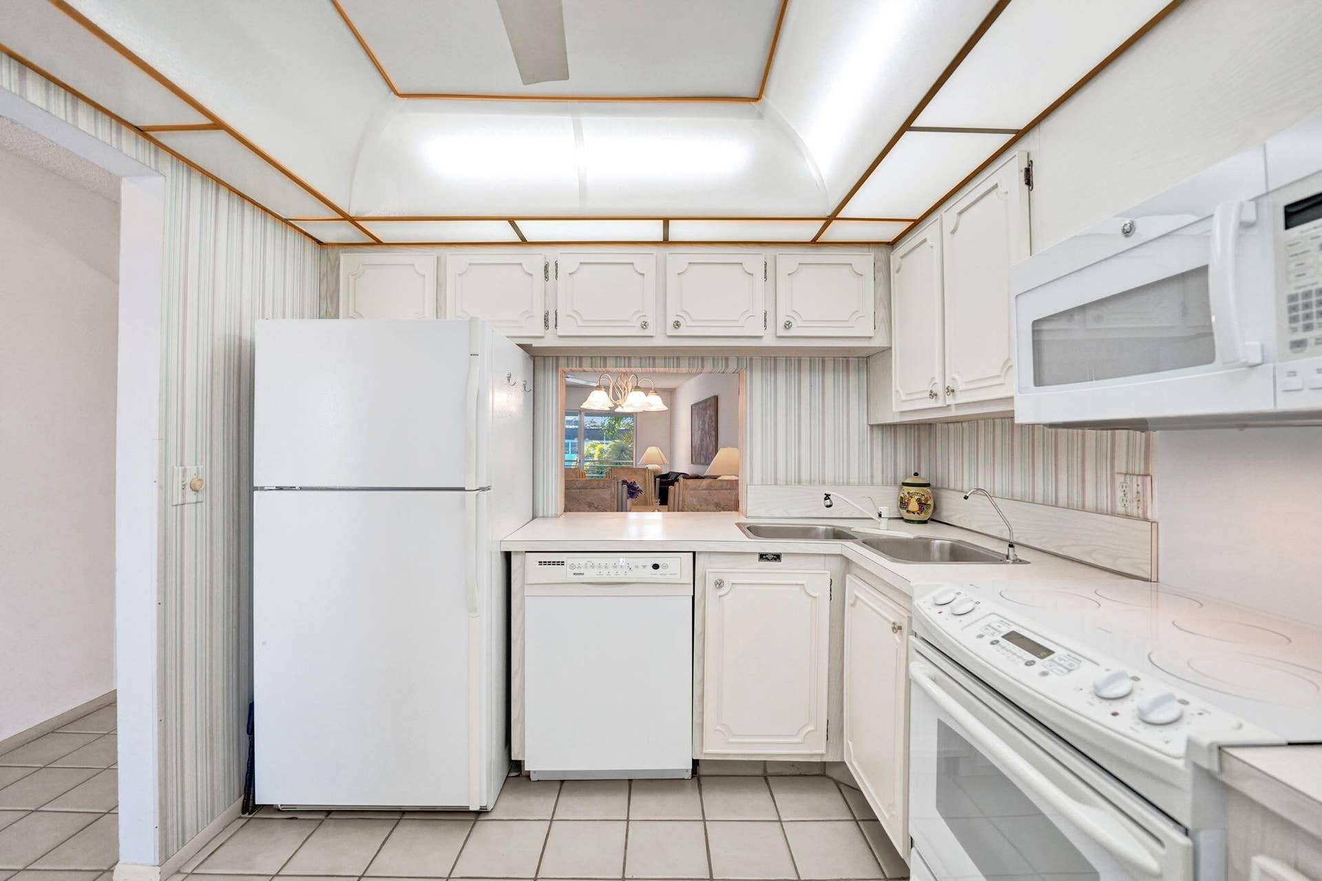 Eat-In Kitchen