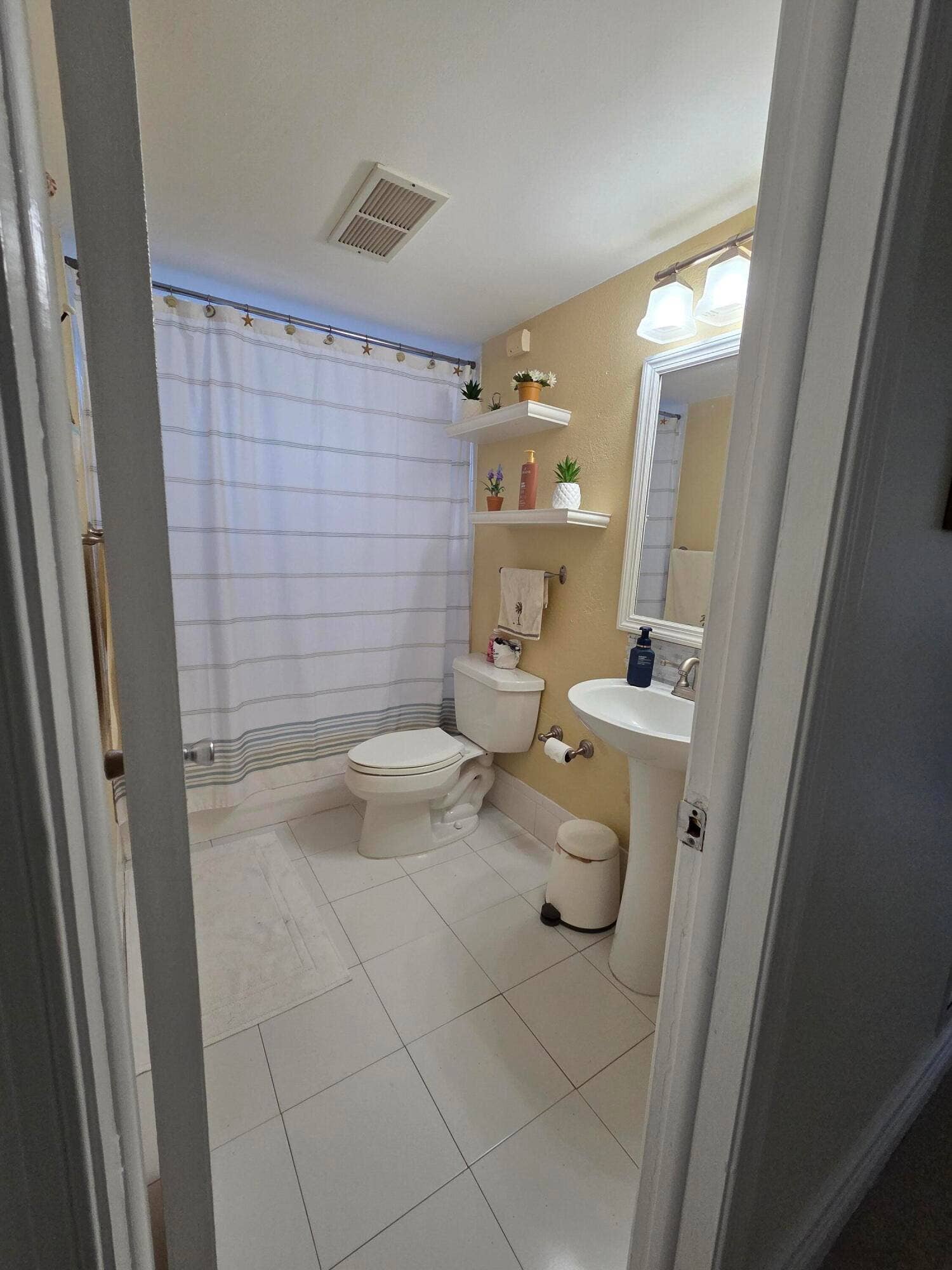 3190 NW 66TH, Unit #1, Fort Lauderdale, FL 33309 Bathroomm