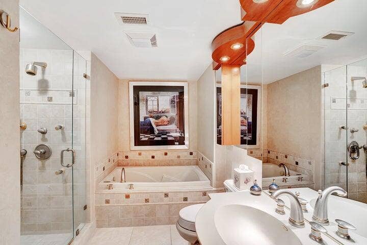 14 Westgate Lane, #14D, Boynton Beach, FL 33436 14 D westgate masterbathroom