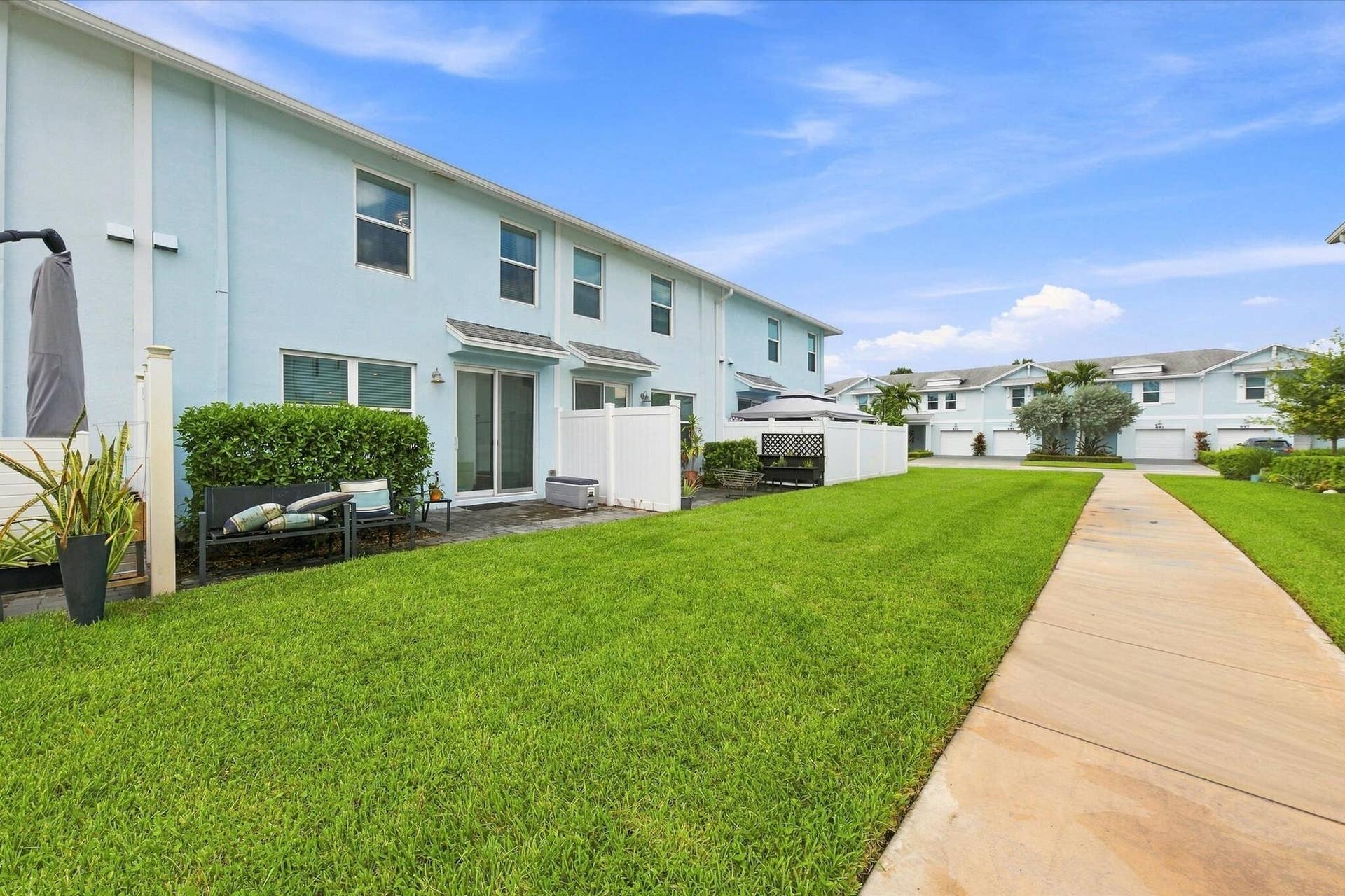 6351 Sailpointe Lane, West Palm Beach, FL 33413 28-2028