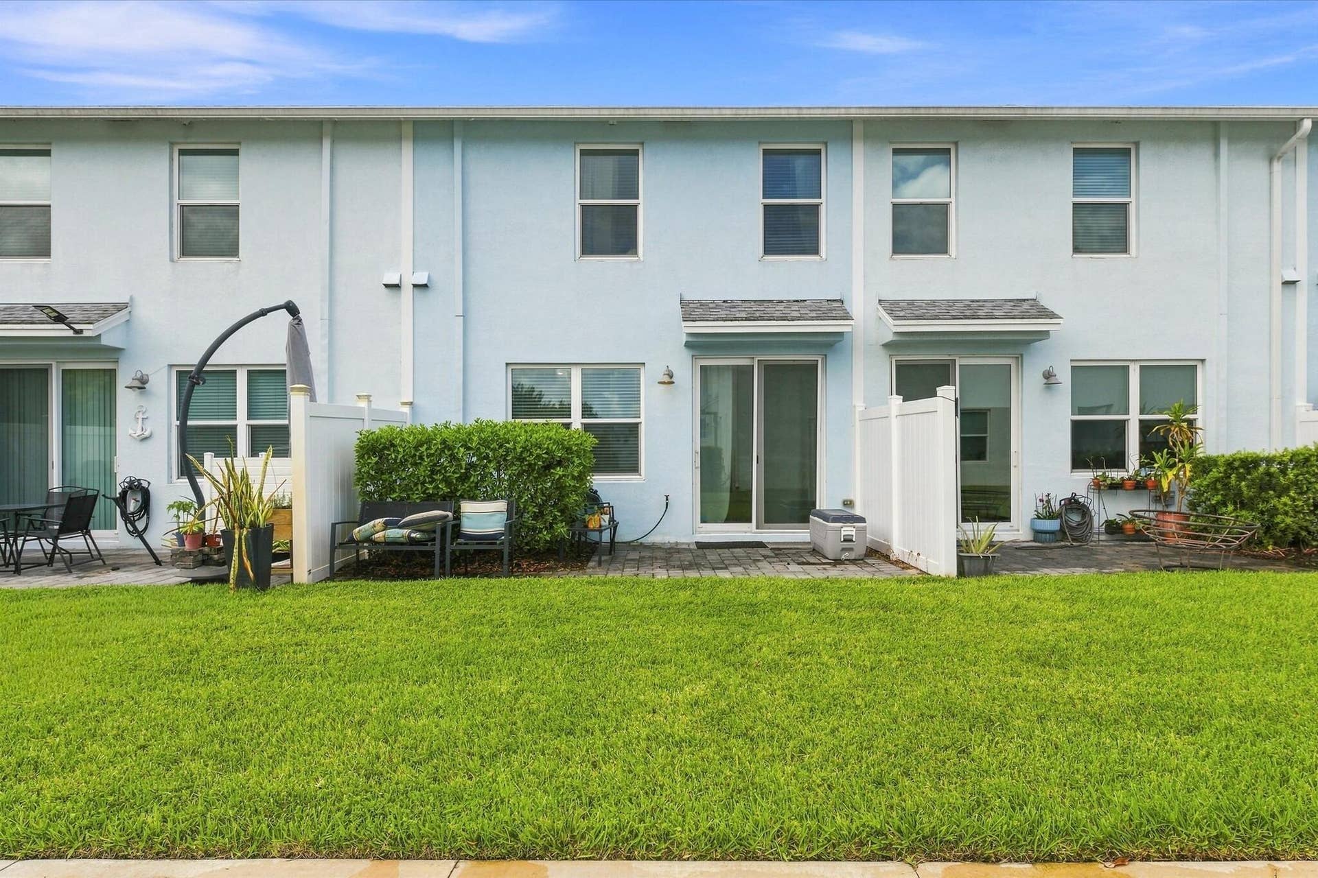 6351 Sailpointe Lane, West Palm Beach, FL 33413 27-2027