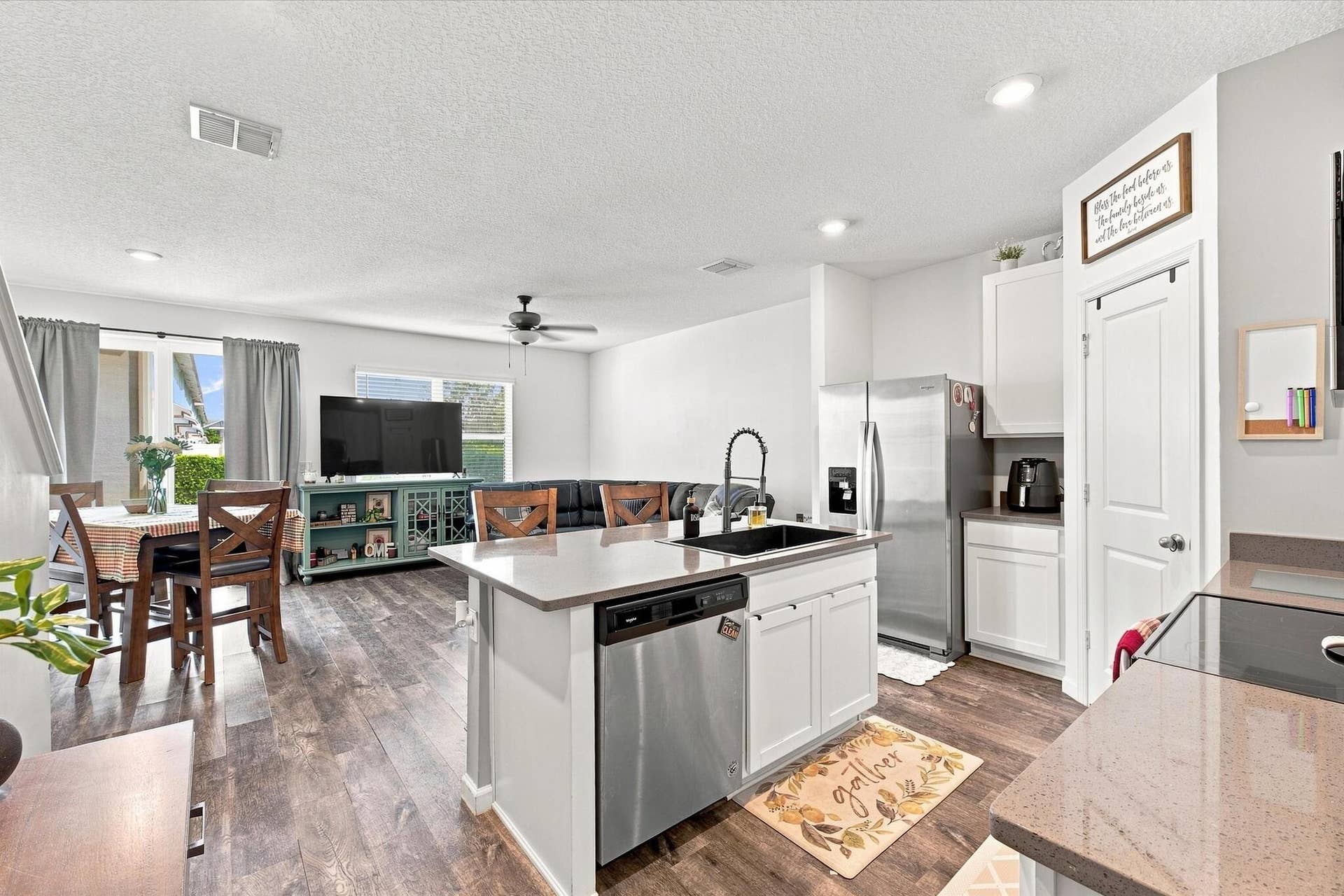 6351 Sailpointe Lane, West Palm Beach, FL 33413 06-2006