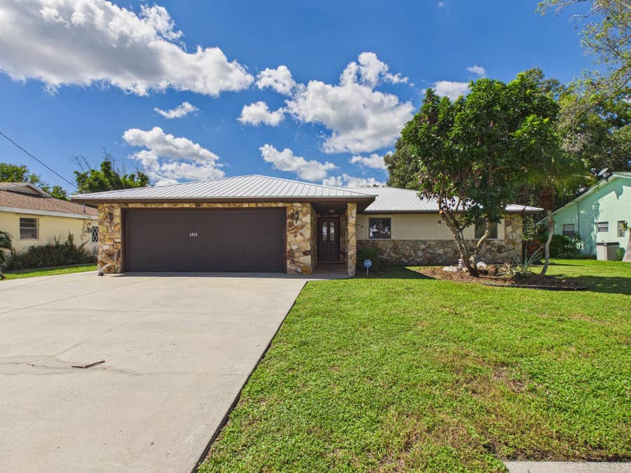Property photo for 1410 SE 8TH Drive, Okeechobee, FL