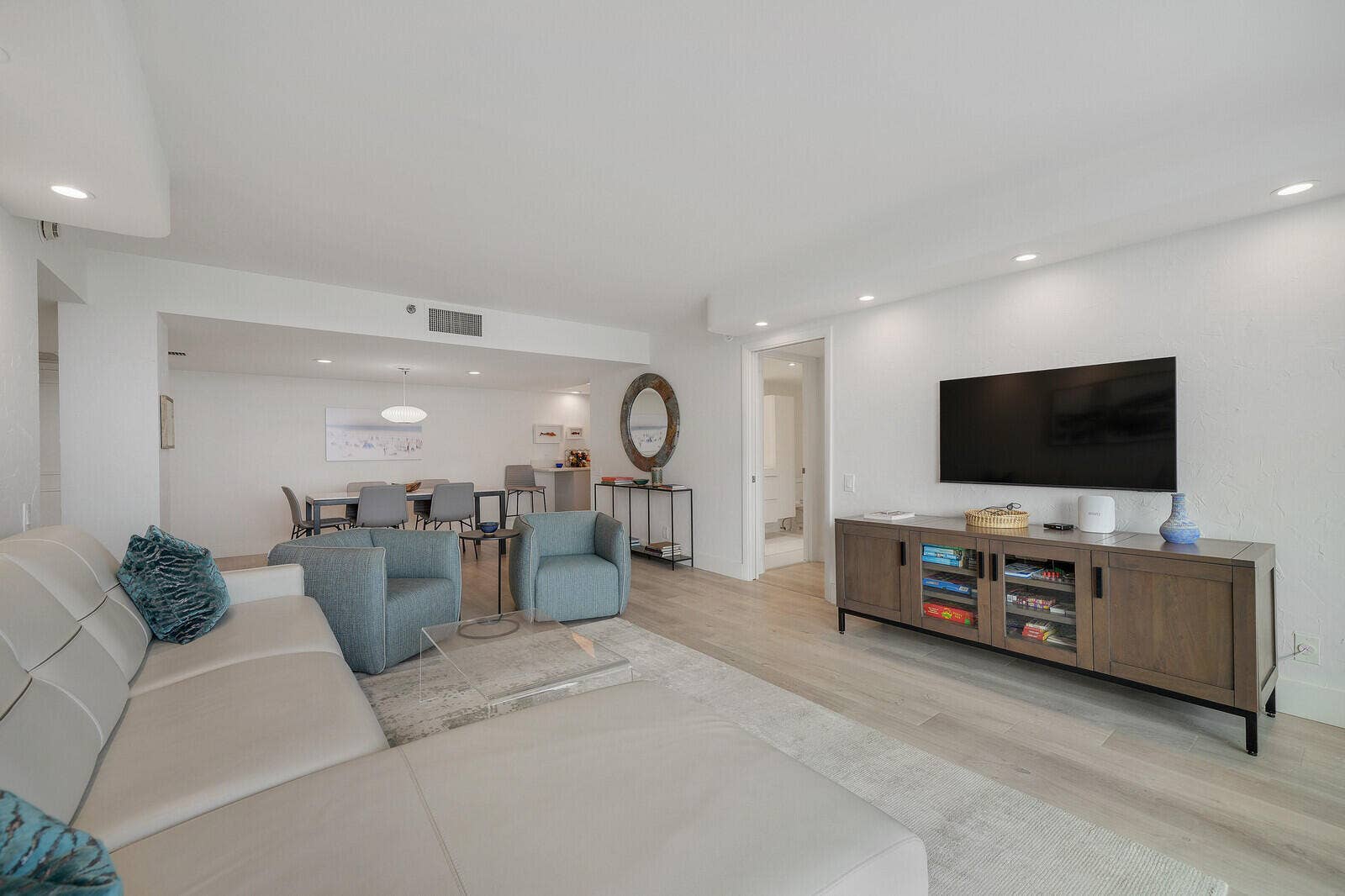 2697 N OCEAN, #F-403, Boca Raton, FL 33431 Living/Dining