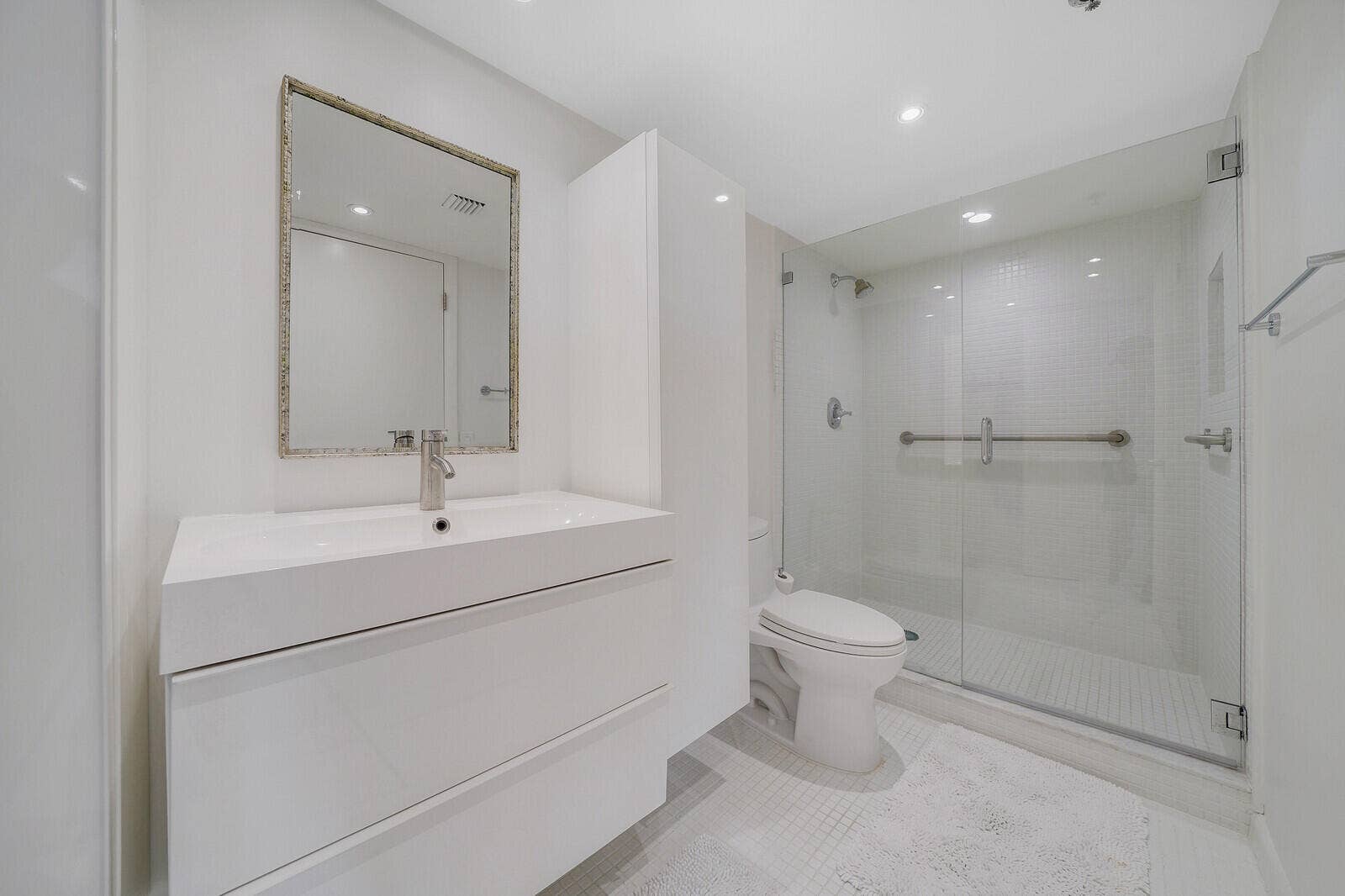 2697 N OCEAN, #F-403, Boca Raton, FL 33431 Primary Bathroom