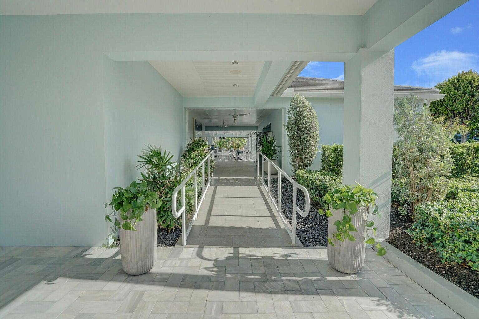 2697 N OCEAN, #F-403, Boca Raton, FL 33431 Chickee Bar Entrance