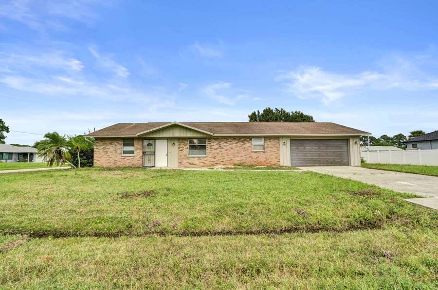 Property photo for 197 SW TWIG Avenue, Port St Lucie, FL
