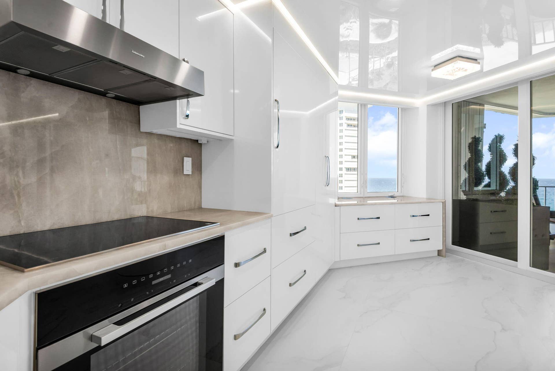 550 S Ocean Boulevard, #1205, Boca Raton, FL 33432 Kitchen